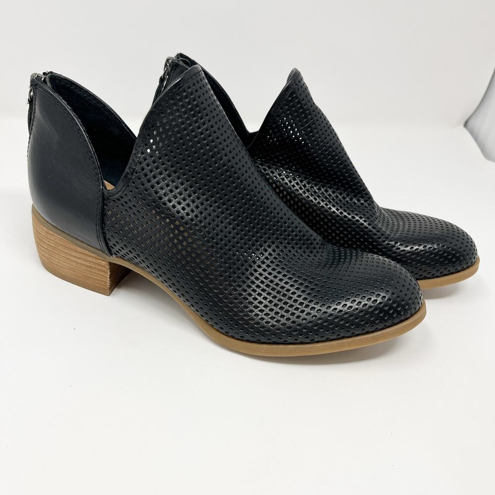 Sofft Black Leather Perforated Ankle Booties 9.5 Back Zip